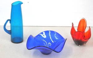 Lot 178 - 3 pces Art Glass inc Mid Century Aqua slender jug 29cm H, Red Bowl wit