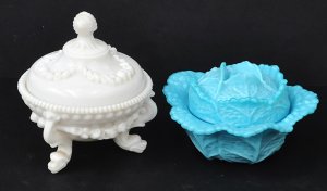 Lot 196 - 2 pces Vintage Glass inc Westmoreland Milk Glass Argonaut Shell Candy