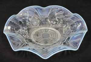 Lot 211 - Vintage 1930s Art Deco Jobling English Glass Bowl - Wavy edge w Vaseli